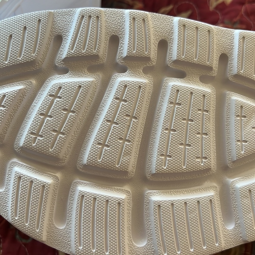 Fila slides NWT size m/8, w/9 - Picture 6 of 10